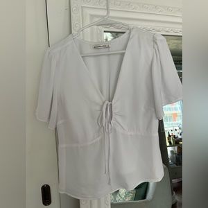 Abercrombie white flutter sleeve tie front key hole blouse